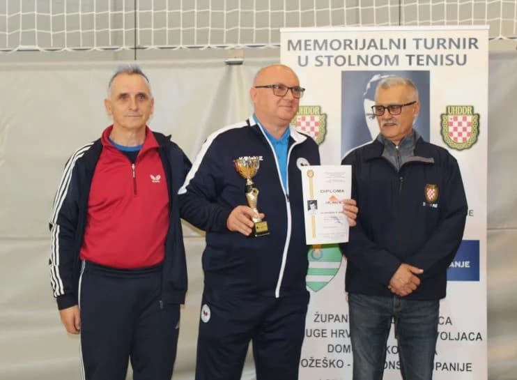 ODRŽAN MEMORIJALNI STOLNOTENISKI TURNIR “ROBERT SESAR“: Prvo mjesto i pehar osvojio Stolnoteniski klub Požega