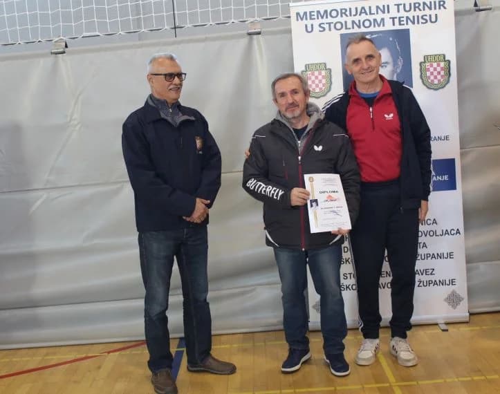 ODRŽAN MEMORIJALNI STOLNOTENISKI TURNIR “ROBERT SESAR“: Prvo mjesto i pehar osvojio Stolnoteniski klub Požega