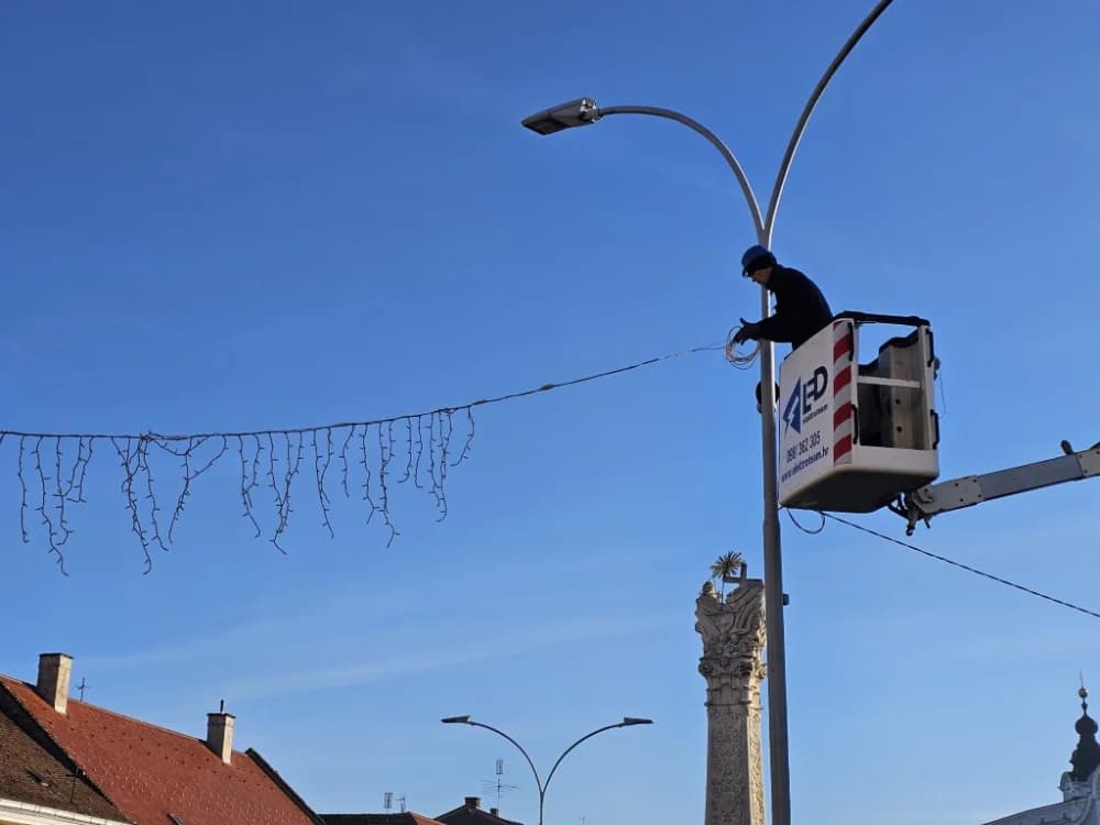 Božićno ukrašavanje Požege