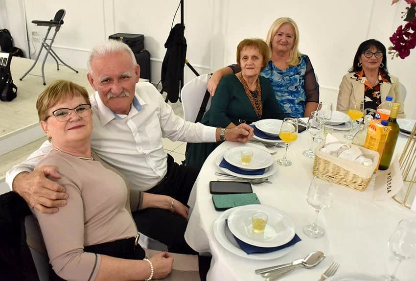 Tridesetak imenjakinja se slikalo zajedno na svoj imendan