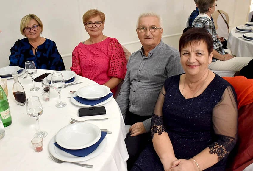 Tridesetak imenjakinja se slikalo zajedno na svoj imendan