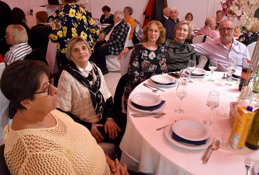 Tridesetak imenjakinja se slikalo zajedno na svoj imendan