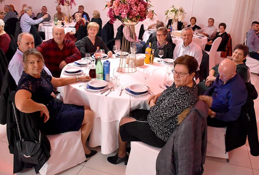 Tridesetak imenjakinja se slikalo zajedno na svoj imendan