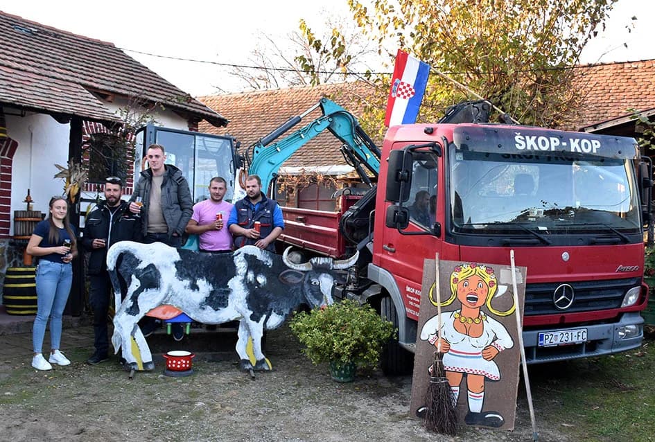 KUTJEVČANIN IMA KRAVU KOJA MUZE GRAŠEVINU PRAVU: Vraćena Ivi Enjingiju, bivšem vlasniku