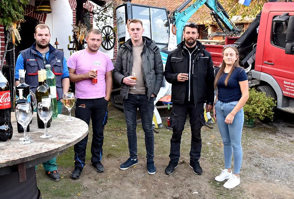KUTJEVČANIN IMA KRAVU KOJA MUZE GRAŠEVINU PRAVU: Vraćena Ivi Enjingiju, bivšem vlasniku
