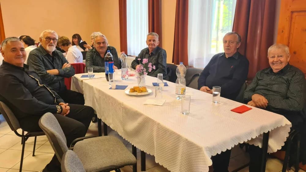 Umirovljenici Ledena berba nastupili u mađarskom Kačmaru [FOTO]