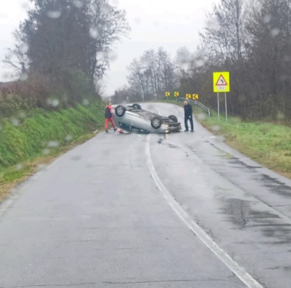 U slijetanju osobnog automobila ozlijeđene dvije osobe