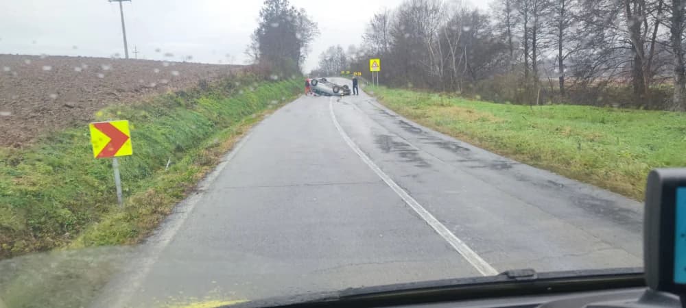 U slijetanju osobnog automobila ozlijeđene dvije osobe