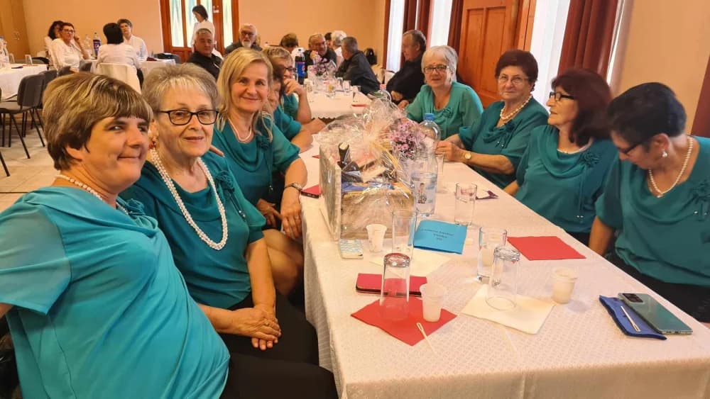 Umirovljenici Ledena berba nastupili u mađarskom Kačmaru [FOTO]
