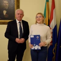 Gradonačelnik Željko Glavić svečano dodjelio učeničke stipendije Grada Požege