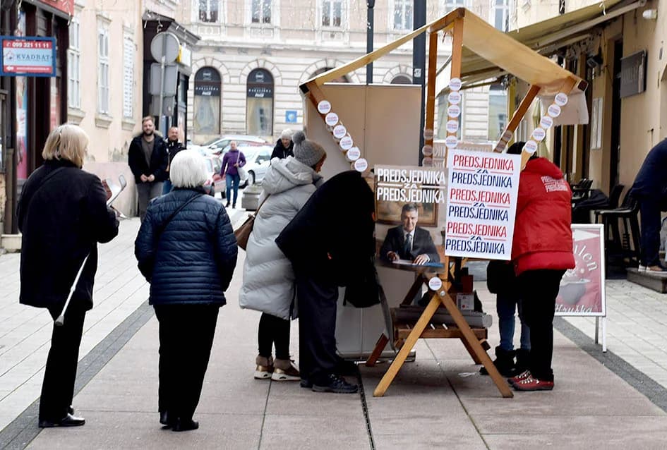 POČELO PRIKUPLJANJE POTPISA ZA PREDSJDNIČKE IZBORE:  Prvi SDP za Zorana Milanovića, ostali se očekuju u narednim danima