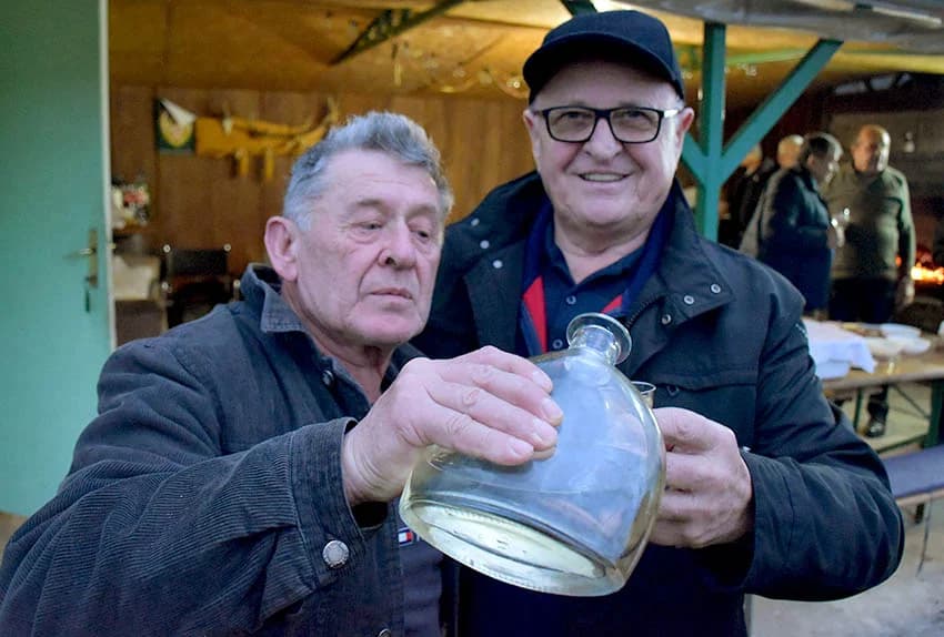 VINSKI KARDINAL VLADO BAUER ZAVRŠIO MARTINJSKI POHOD - Rekordni 16. obred krštenja vina u Matinom vinogradu