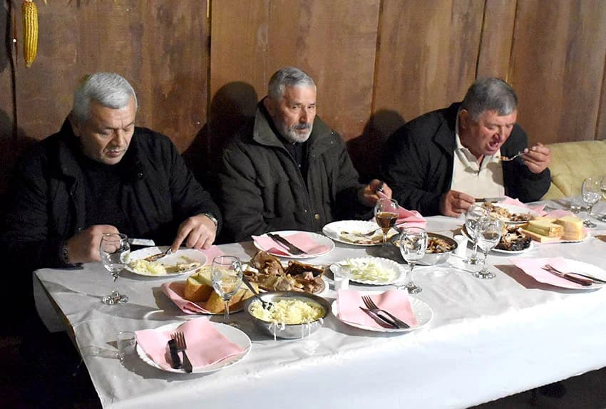 VINSKI KARDINAL VLADO BAUER ZAVRŠIO MARTINJSKI POHOD - Rekordni 16. obred krštenja vina u Matinom vinogradu