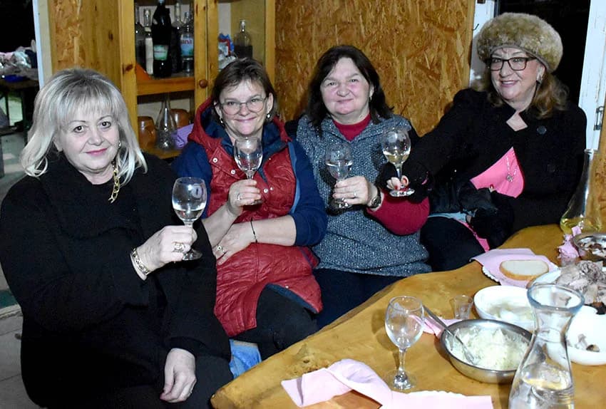 VINSKI KARDINAL VLADO BAUER ZAVRŠIO MARTINJSKI POHOD - Rekordni 16. obred krštenja vina u Matinom vinogradu