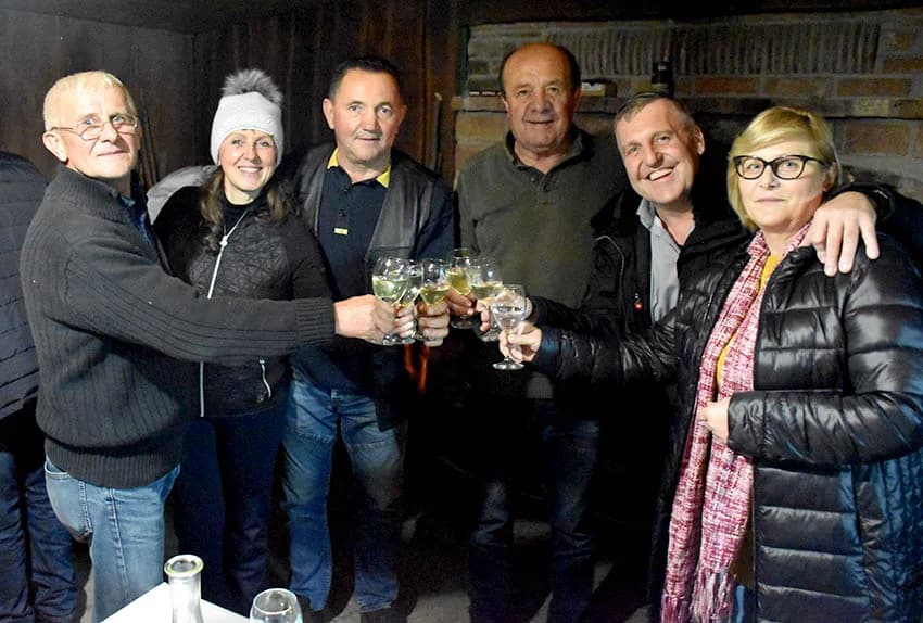 VINSKI KARDINAL VLADO BAUER ZAVRŠIO MARTINJSKI POHOD - Rekordni 16. obred krštenja vina u Matinom vinogradu
