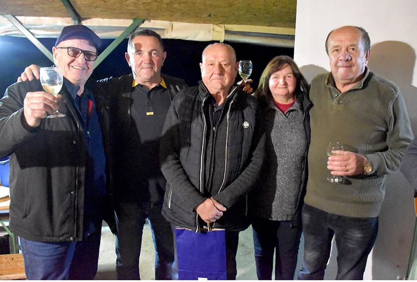 VINSKI KARDINAL VLADO BAUER ZAVRŠIO MARTINJSKI POHOD - Rekordni 16. obred krštenja vina u Matinom vinogradu