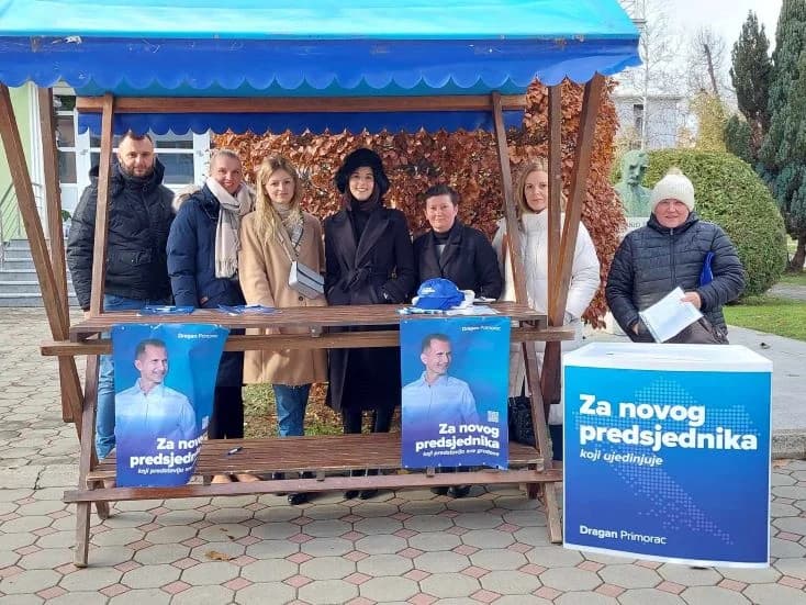 ISPRED PLETERNIČKE GRADSKE KUĆE Prikupljanje potpisa za predsjedničkog kandidata Dragana Primorca