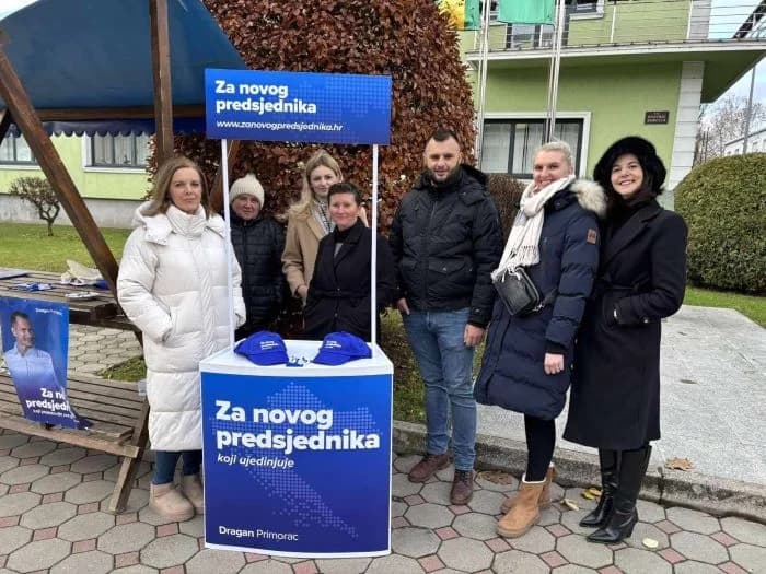 ISPRED PLETERNIČKE GRADSKE KUĆE Prikupljanje potpisa za predsjedničkog kandidata Dragana Primorca
