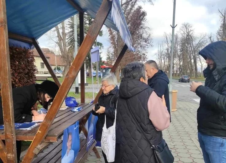 ISPRED PLETERNIČKE GRADSKE KUĆE Prikupljanje potpisa za predsjedničkog kandidata Dragana Primorca