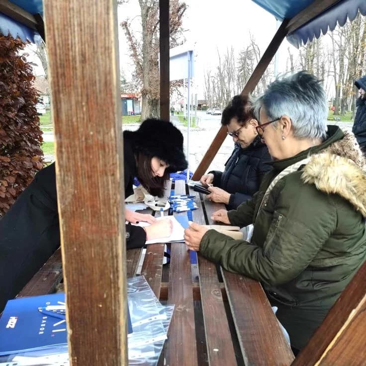 ISPRED PLETERNIČKE GRADSKE KUĆE Prikupljanje potpisa za predsjedničkog kandidata Dragana Primorca
