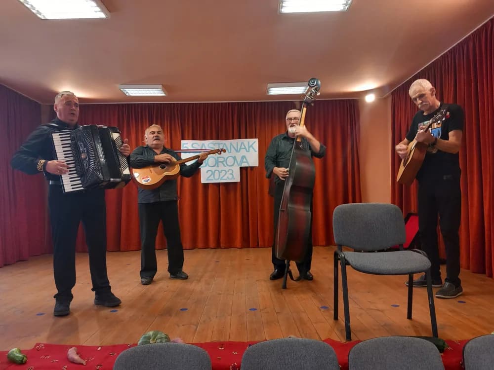 Umirovljenici Ledena berba nastupili u mađarskom Kačmaru [FOTO]