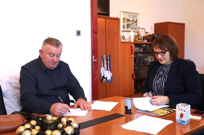 Potpisan ugovor za zamjenu 1800 rasvjetnih tijela na području grada Pleternice