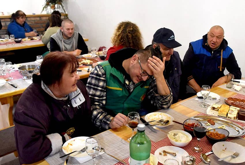 SLAVONSKA TRADICIJA OČUVANA U OBITELJI MARINCL IZ VETOVA: Jedno kolinje za tri obitelji