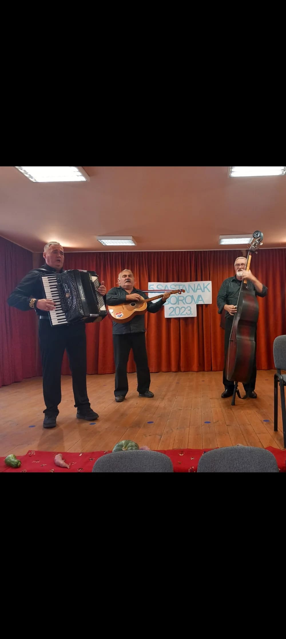 Umirovljenici Ledena berba nastupili u mađarskom Kačmaru [FOTO]
