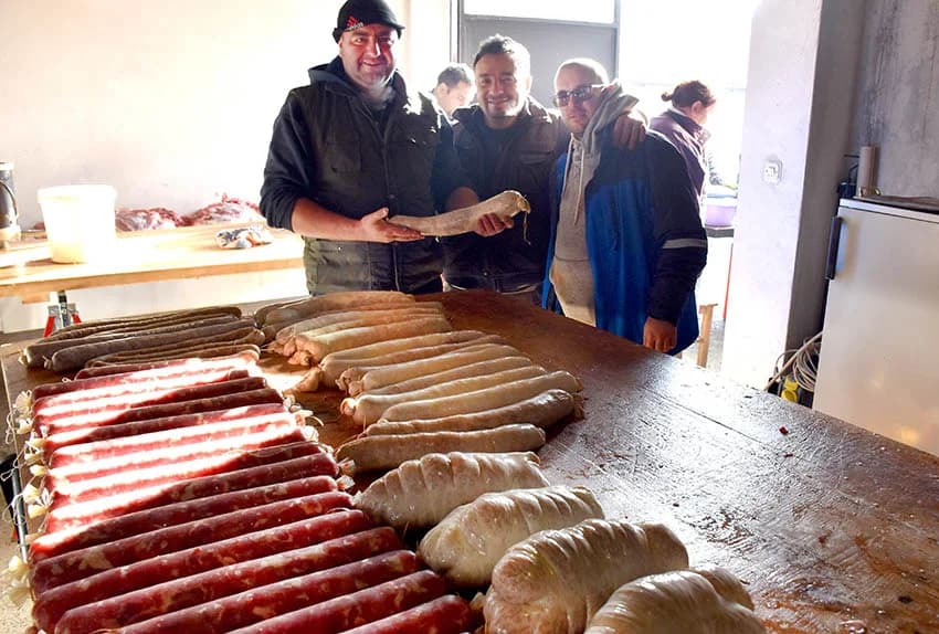 SLAVONSKA TRADICIJA OČUVANA U OBITELJI MARINCL IZ VETOVA: Jedno kolinje za tri obitelji