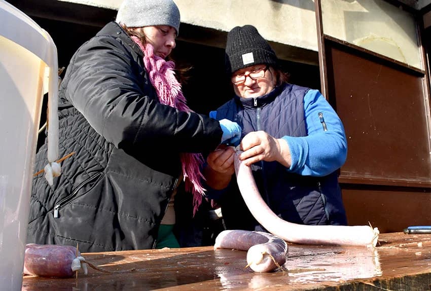 SLAVONSKA TRADICIJA OČUVANA U OBITELJI MARINCL IZ VETOVA: Jedno kolinje za tri obitelji