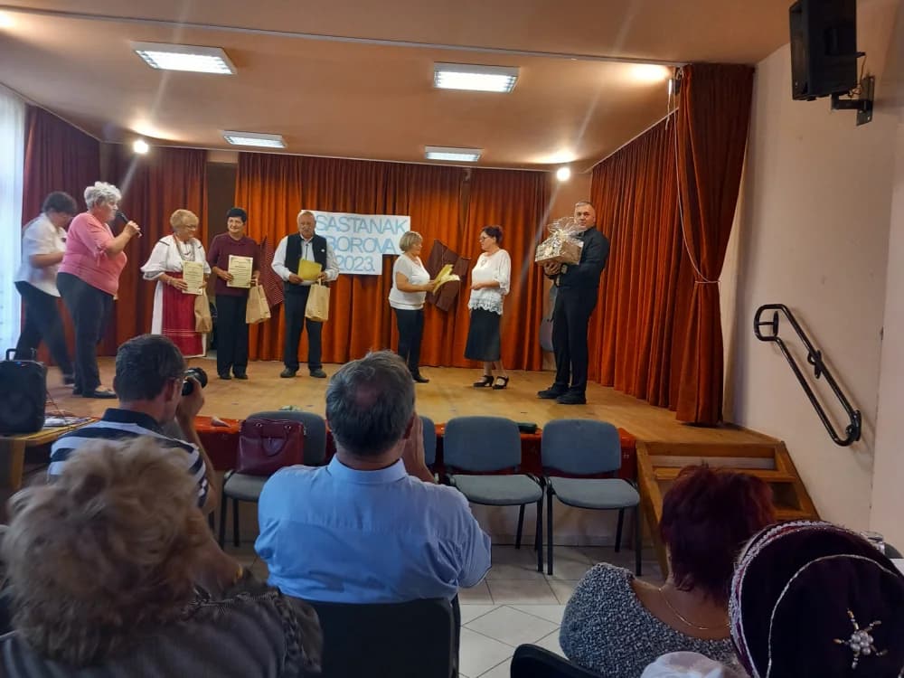 Umirovljenici Ledena berba nastupili u mađarskom Kačmaru [FOTO]