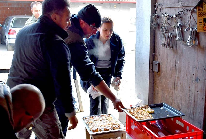 SLAVONSKA TRADICIJA OČUVANA U OBITELJI MARINCL IZ VETOVA: Jedno kolinje za tri obitelji