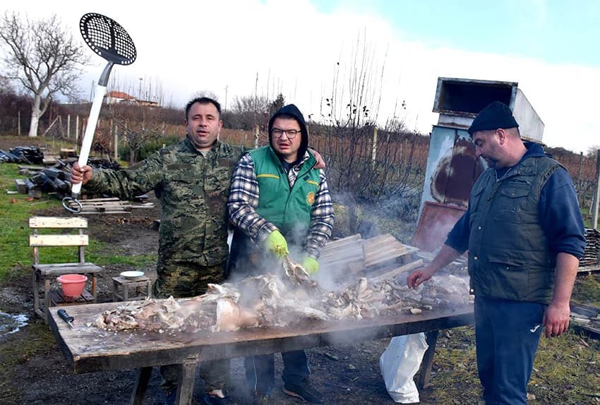 SLAVONSKA TRADICIJA OČUVANA U OBITELJI MARINCL IZ VETOVA: Jedno kolinje za tri obitelji
