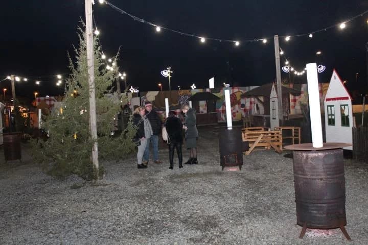 POČETAK ADVENTA U PLETERNICI: Na Trgu bećarca zapaljena prva adventska svijeća