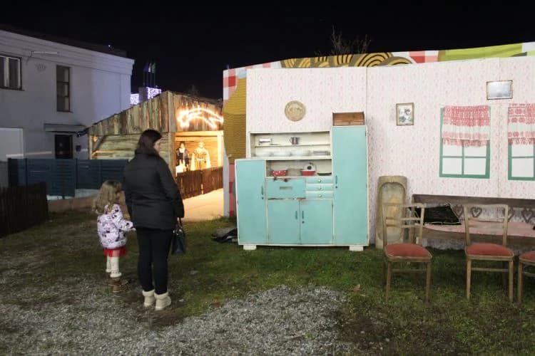 POČETAK ADVENTA U PLETERNICI: Na Trgu bećarca zapaljena prva adventska svijeća