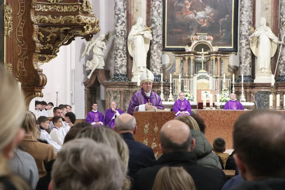 Spomen 25. obljetnice požeškog Stolnog kaptola