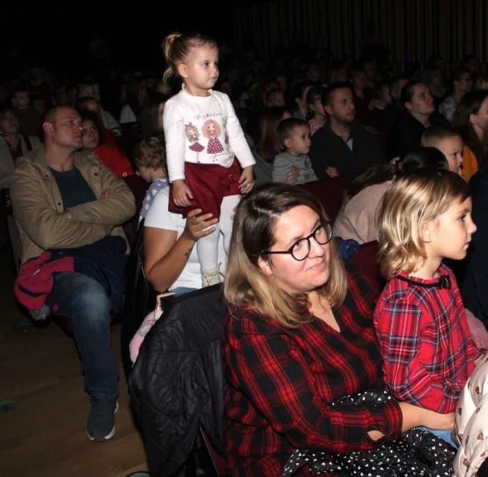 ADVENT U PLETERNICI: Održana dječja božićna predstava „Priča o igračkama“.