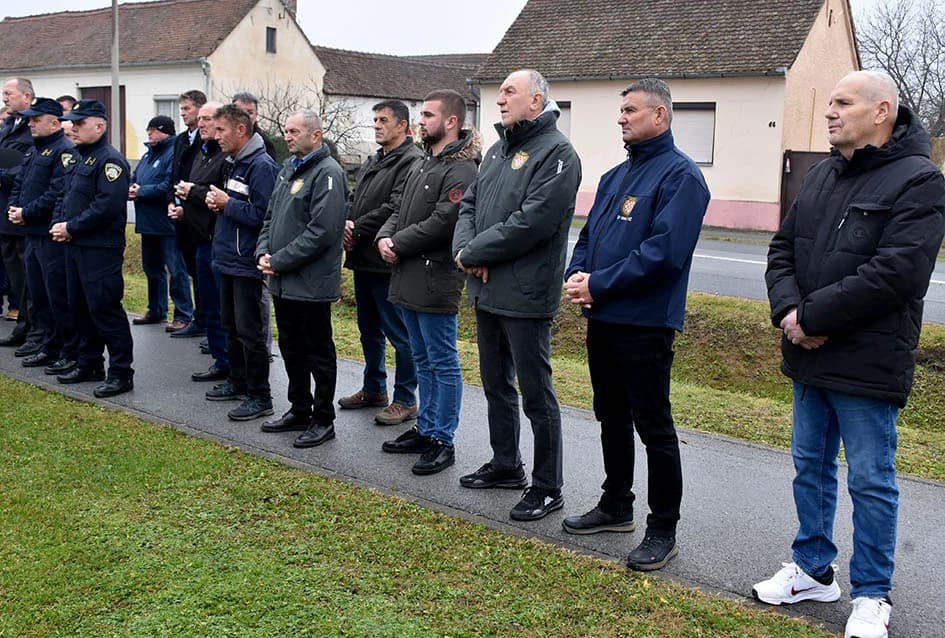 Položeni vijenci u čast branitelja, te služena misa uz Dan jakšićke općine