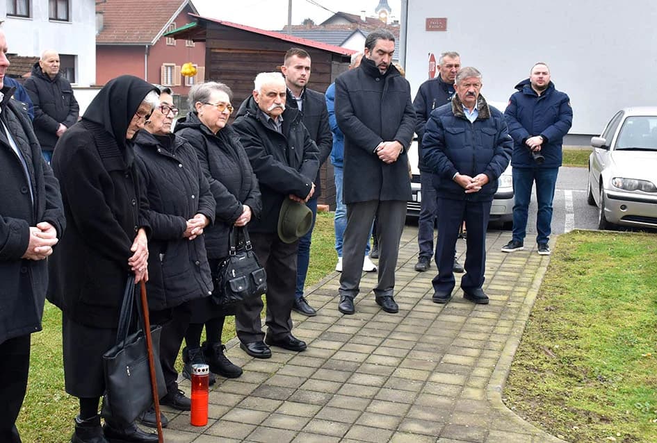 Položeni vijenci u čast branitelja, te služena misa uz Dan jakšićke općine