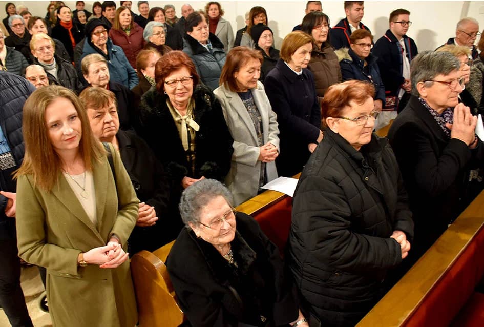 Položeni vijenci u čast branitelja, te služena misa uz Dan jakšićke općine