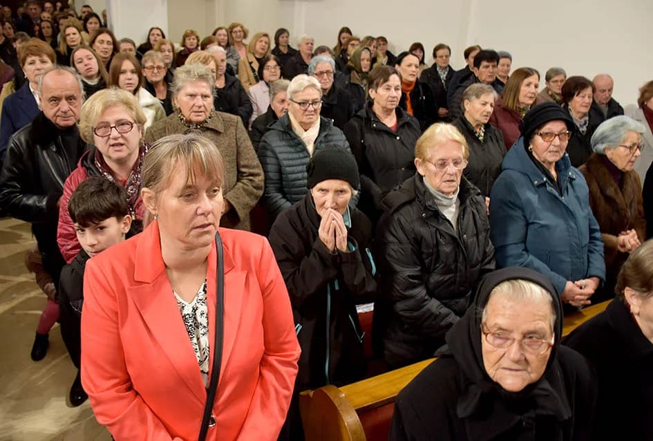 Položeni vijenci u čast branitelja, te služena misa uz Dan jakšićke općine