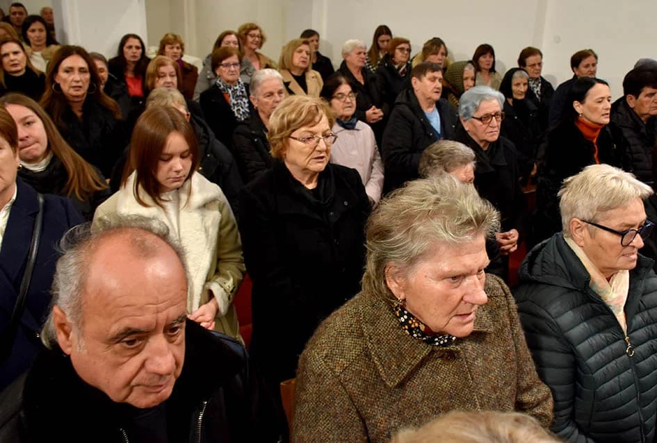 Položeni vijenci u čast branitelja, te služena misa uz Dan jakšićke općine