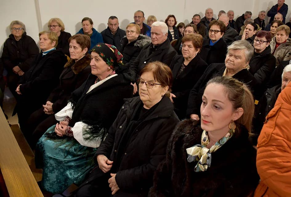 Položeni vijenci u čast branitelja, te služena misa uz Dan jakšićke općine