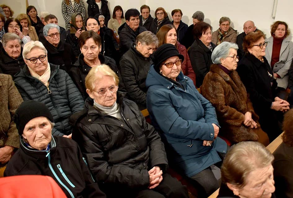 Položeni vijenci u čast branitelja, te služena misa uz Dan jakšićke općine