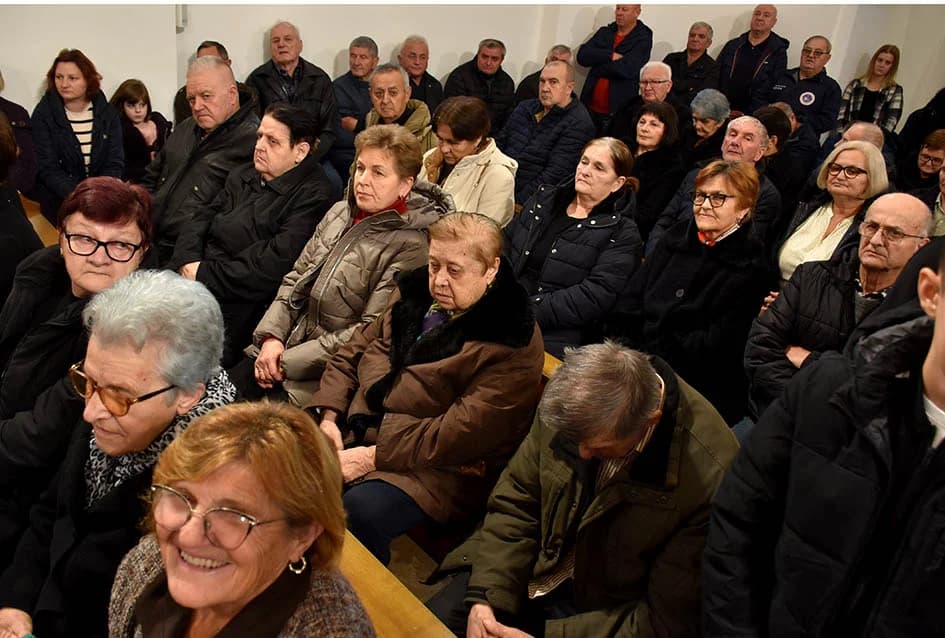 Položeni vijenci u čast branitelja, te služena misa uz Dan jakšićke općine