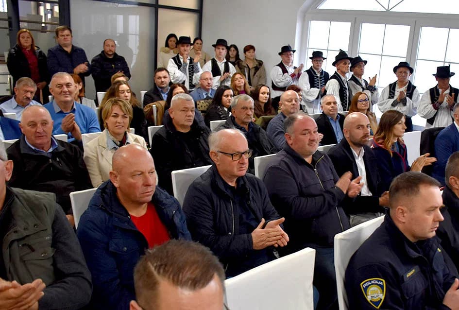 Nagradu Općine Jakšić za životno djelo primio Pavel Treger, a zahvalnice Lucija Jerković, Danijela Rezo, Mira Šulc, OPG Hajzler i HKUD Slavonija