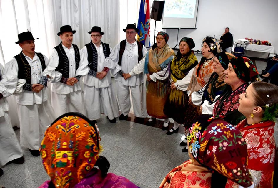 Nagradu Općine Jakšić za životno djelo primio Pavel Treger, a zahvalnice Lucija Jerković, Danijela Rezo, Mira Šulc, OPG Hajzler i HKUD Slavonija