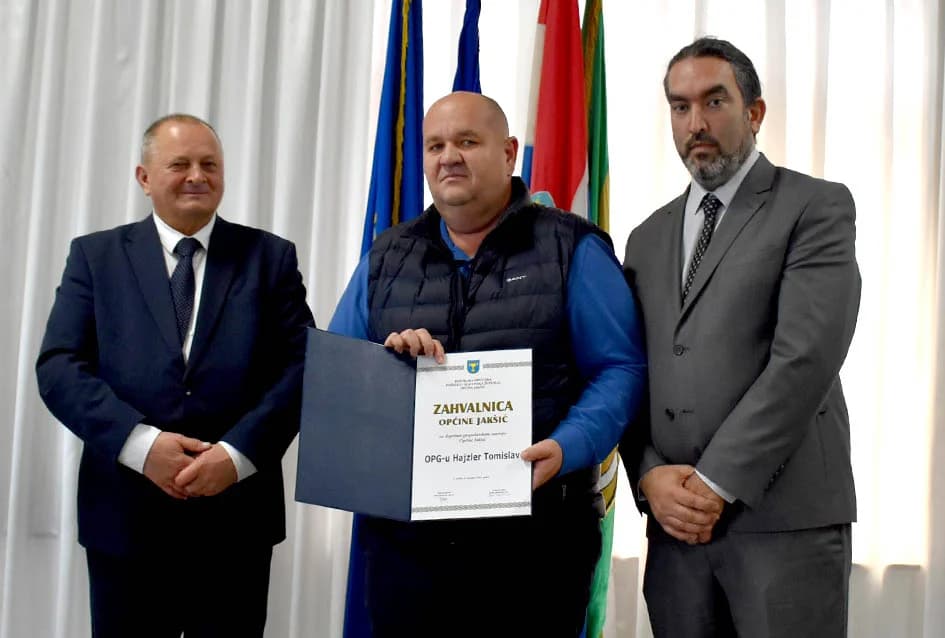 Nagradu Općine Jakšić za životno djelo primio Pavel Treger, a zahvalnice Lucija Jerković, Danijela Rezo, Mira Šulc, OPG Hajzler i HKUD Slavonija