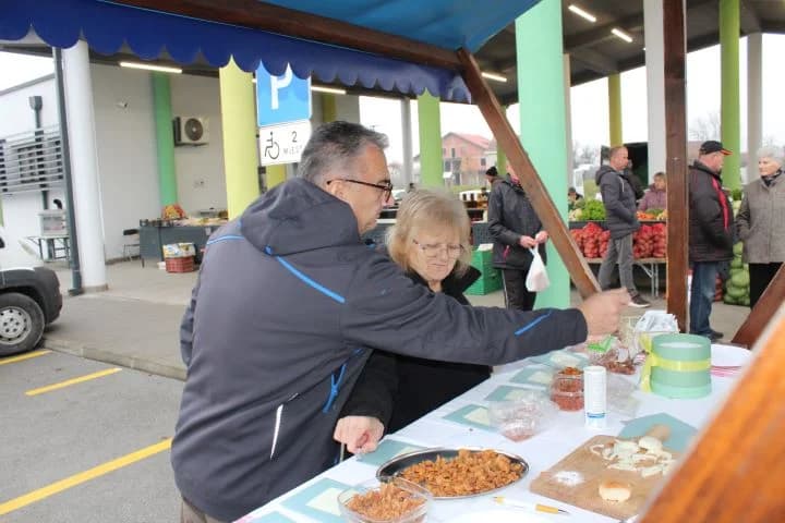 Najbolje domaće čvarke imale su Josipa Šafar iz Novoselaca i Anita Ančurovski iz Zagrađa