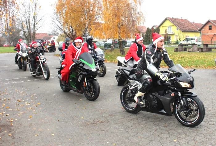 PLETERNIČKI MOTO KLUB „BULLS“: Školskoj djeci i predškolcima podijelili prigodne darove